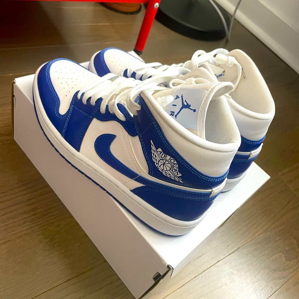 Air Jordan 1 Mid White/Hyper Royal US8 women